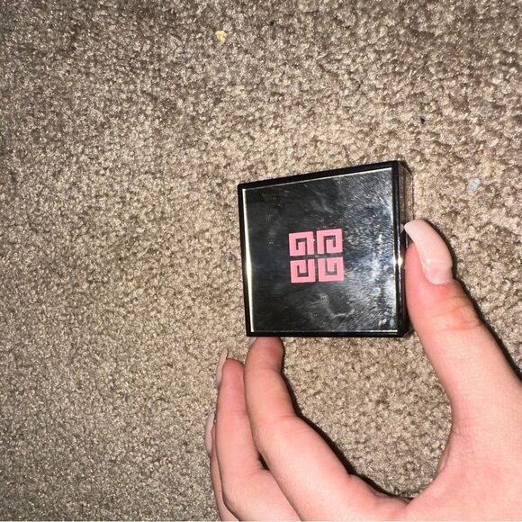 BRAND NEW Givenchy Blush - Picture 1 of 5